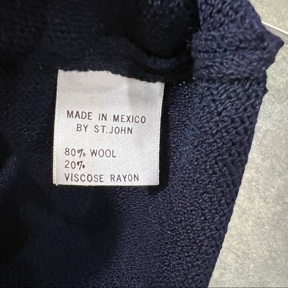 VTG ST.JOHN Knit Navy Shirt With Emblem Crest Stripe Sleeve Sz L Career Academia - Picture 4 of 9
